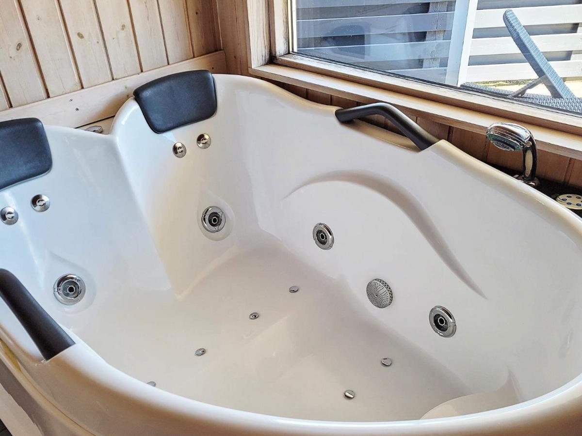 8 Person Holiday Home In Nex Snogebæk 외부 사진