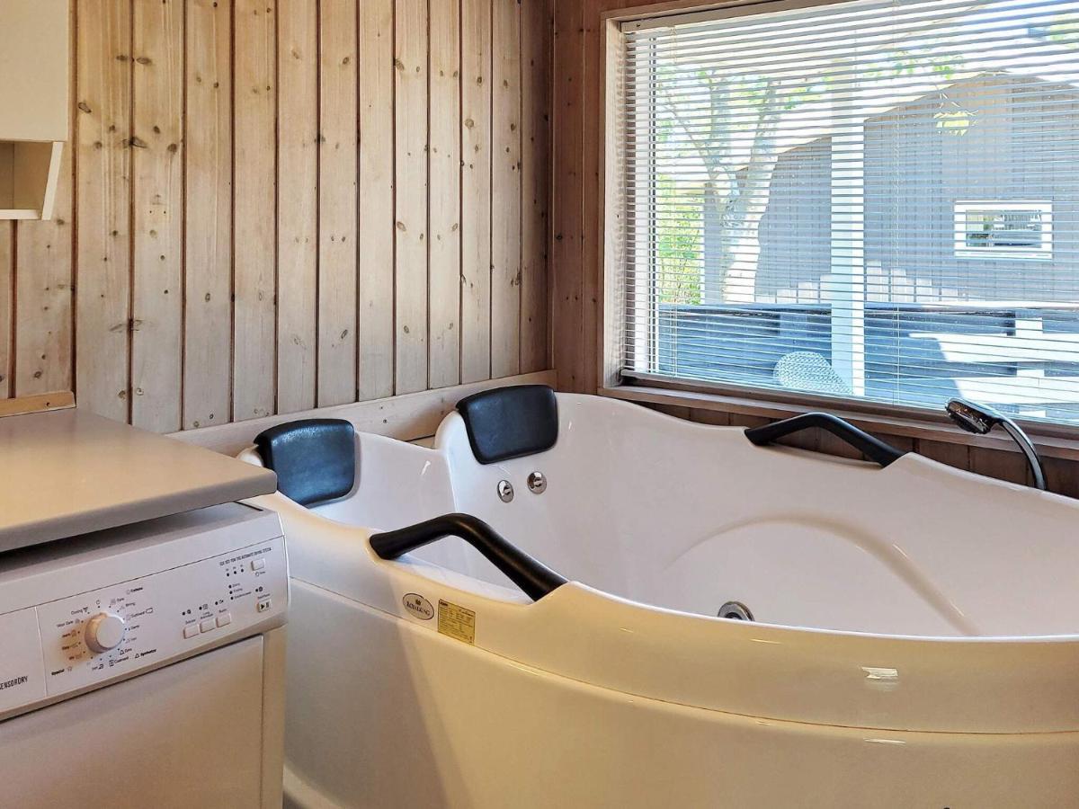 8 Person Holiday Home In Nex Snogebæk 외부 사진